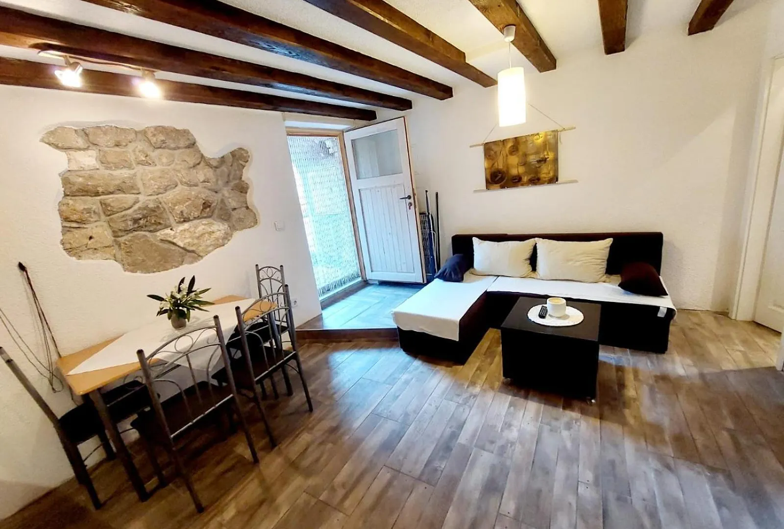 Anana Apartment Cres
